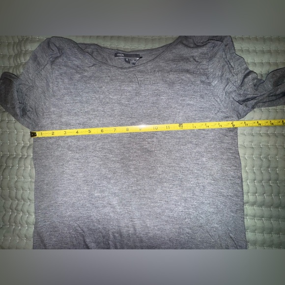 Vince Gray Long Sleeve Shirt Raw Seam Detail
at shoulder and back Sz Small EUC - Picture 3 of 10